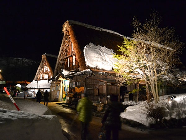【ジャンボマーチ/添乗員同行】幻想的な世界遺産 五箇山菅沼合掌造り集落(雪あかりライトアップ)日帰りバスツアー 名鉄バスセンター発着【世界遺産】【バスの旅】2